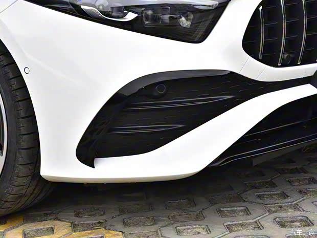 Спортивный интерьер Mercedes-AMG A-Class