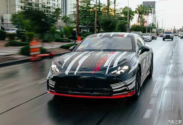 AMG GT: фото новой «четырехдверки» с аксиальным мотором