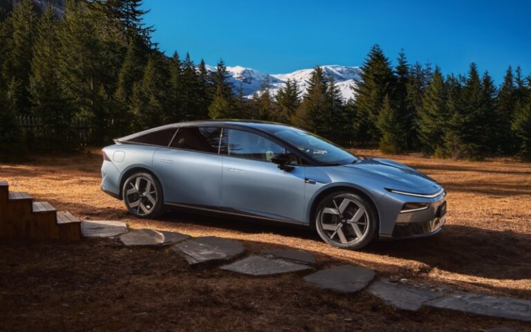 Xpeng P7+ (2026) — самый дальнобойный в мире чисто‑электрический EREV‑седан, выходит в 36 странах