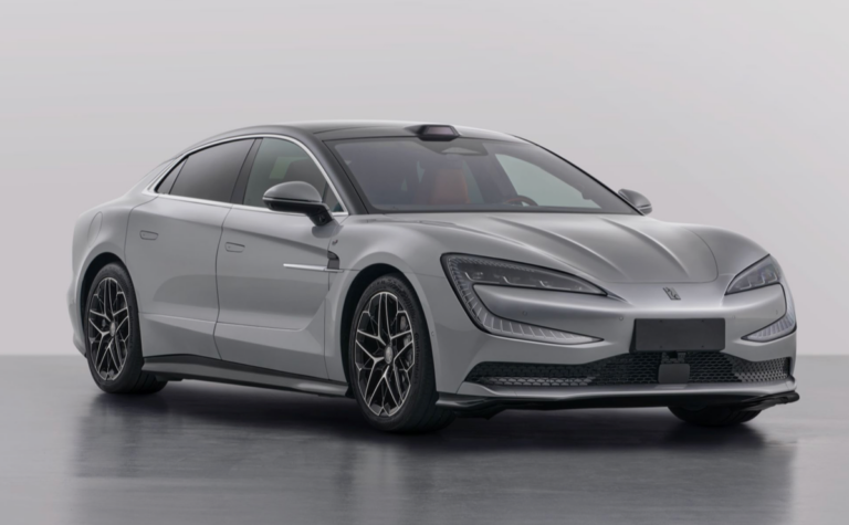 Yangwang U7 удивляет: батарея Blade 150,01 кВт·ч и до 1 006 км на одном заряде