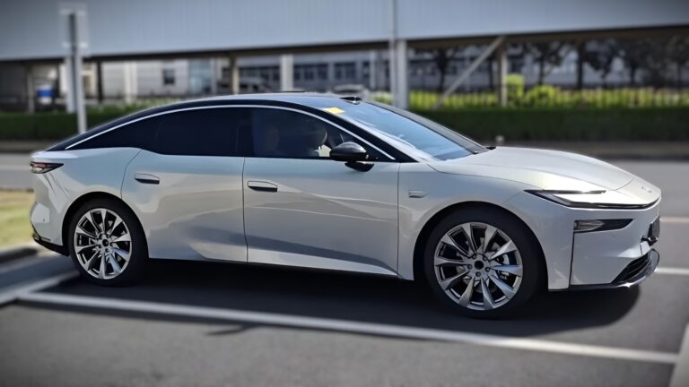 Toyota bZ7 уже в китайских автосалонах с мотором Huawei DriveONE — тизер перед запуском в 2026 Toyota bZ7 уже в китайских автосалонах с мотором Huawei DriveONE — тизер перед запуском в 2026