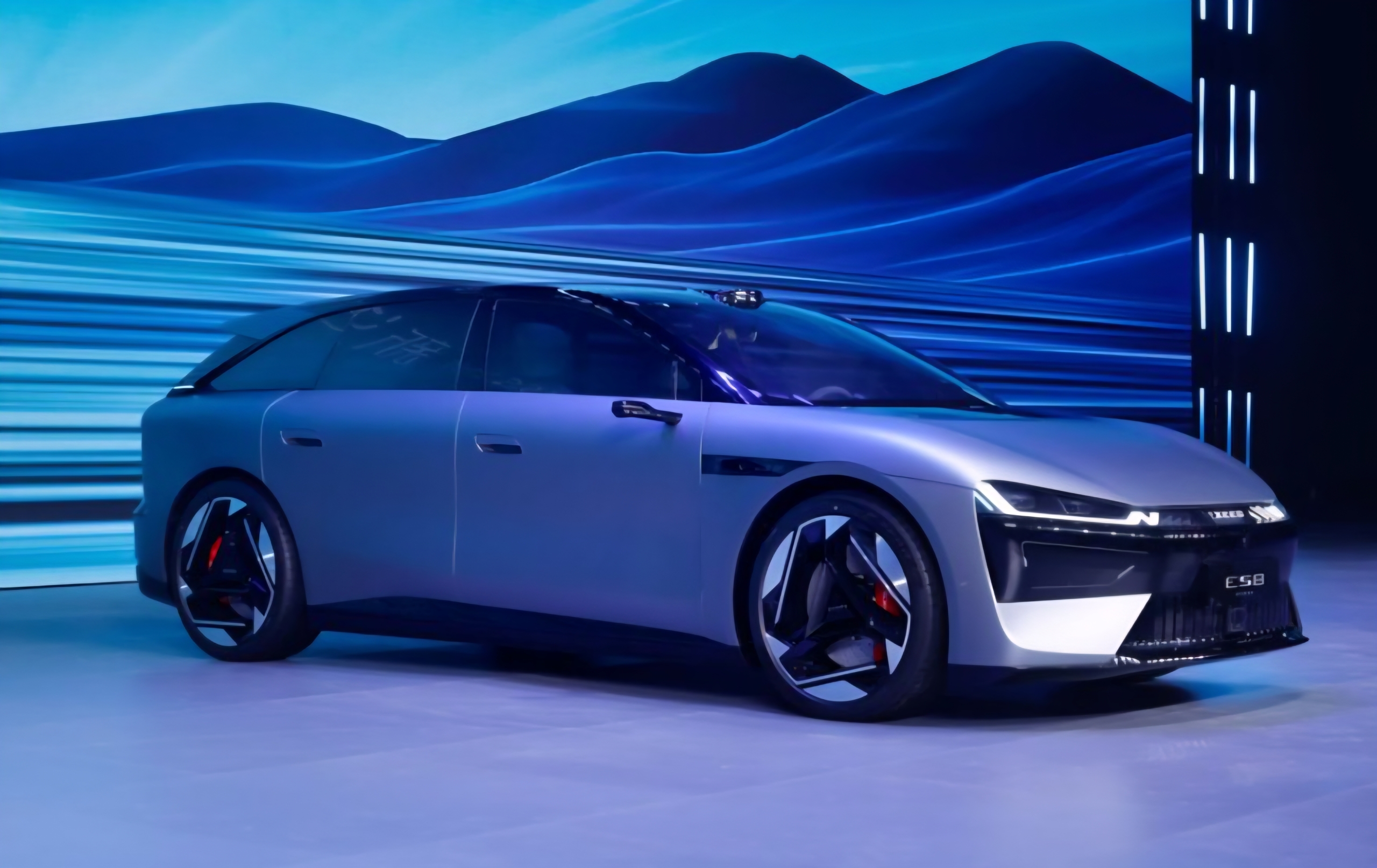 Chery взрывает рынок: Exeed ES7 GT и ES8 — дерзкие shooting brake, ET8/ET9 — новые SUV и испытания твердотельных батарей в 2026