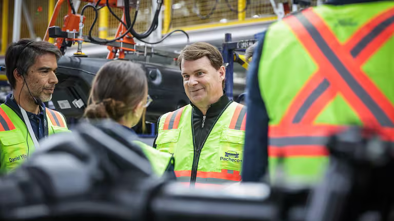 Глава Ford: Xiaomi SU7 — «Apple» китайского автопрома Глава Ford: Xiaomi SU7 — «Apple» китайского автопрома