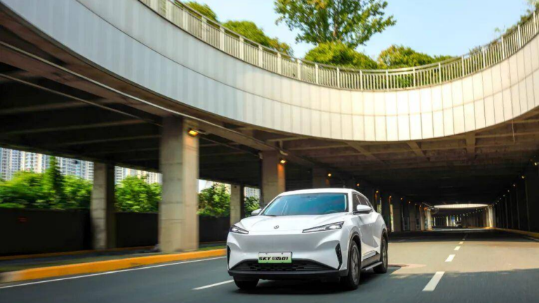 Революция в авто: Dongfeng выпустил первый в мире серийный легковой автомобиль с навигацией на базе китайской спутниковой системы Революция в авто: Dongfeng выпустил первый в мире серийный легковой автомобиль с навигацией на базе китайской спутниковой системы