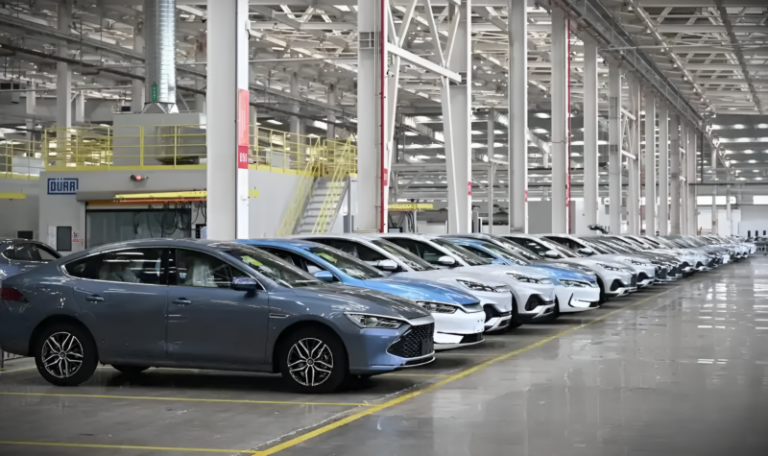 Прецедент от Китая: с 2026 года двухтонные электрокары обязаны укладываться в 15,1 кВт·ч/100 км