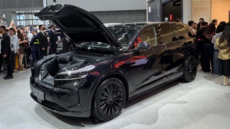 Onvo L90 Black Knight limited edition from Nio entered China for 31,060 USD