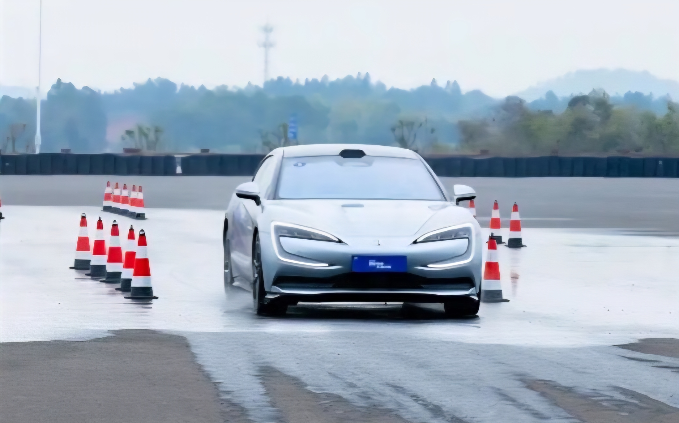 Yangwang U7, Nio ES8 и Luxeed R7 — официальные эталоны «умных» шасси по версии китайского национального исследовательского предприятия