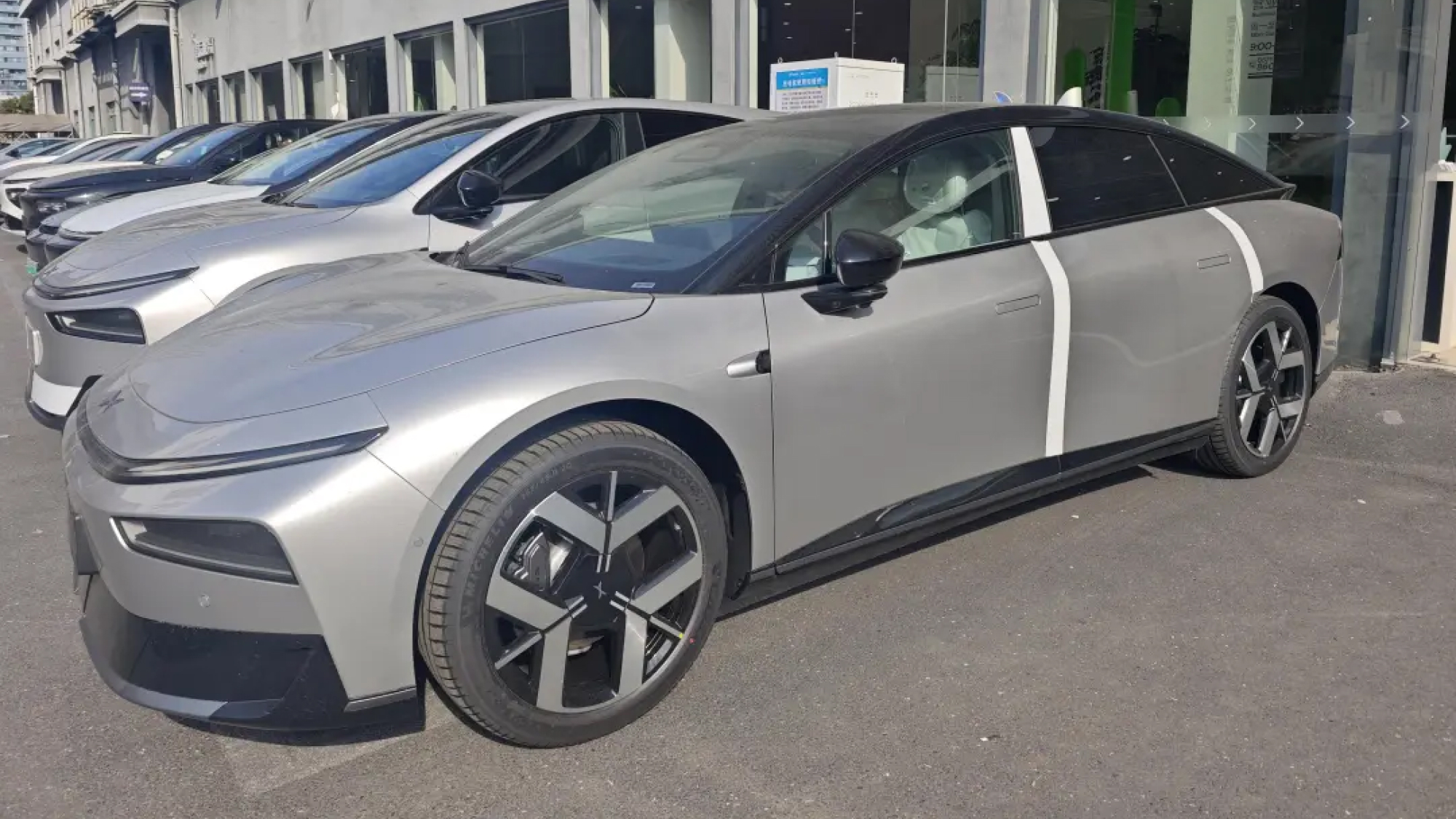 Обновлённый Xpeng P7+ уже у дилеров — старт продаж в Китае не за горами!