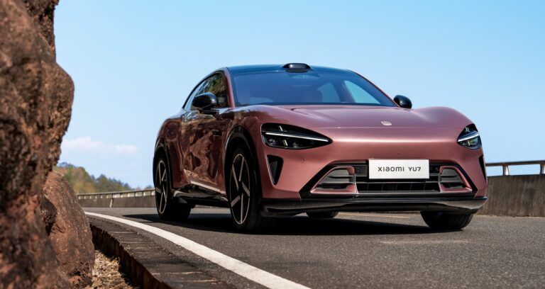 Xiaomi прорыв: в 2025 году — через год после запуска первой модели — продано свыше 400 000 автомобилей