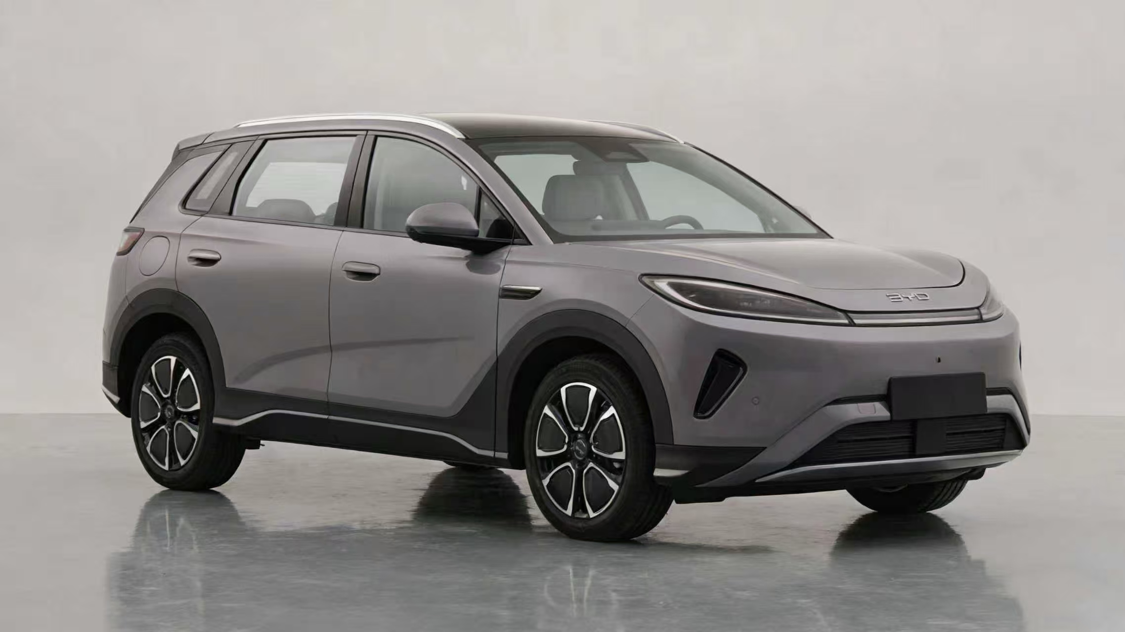 BYD Seal 05 PHEV впечатляет: 26,6 кВт·ч, 155 км на электроприводе и удлинённая колесная база