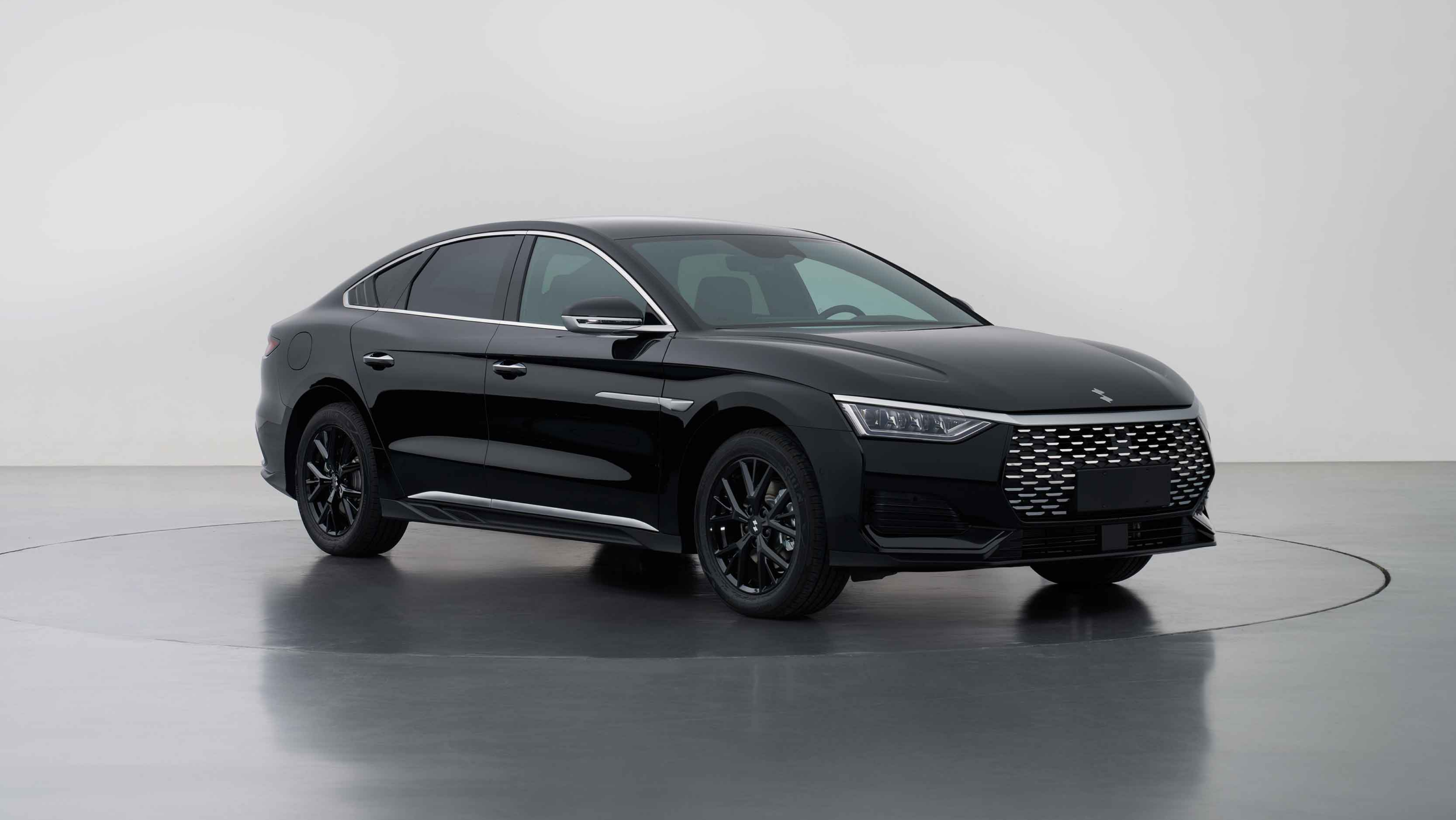 BYD запускает суббренд, чтобы спасти продажи от падения из‑за связей с сервисами такси