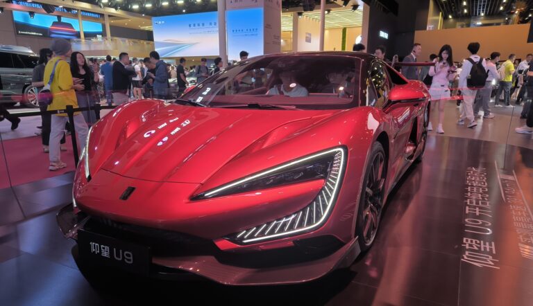 BYD взорвала рынок — 4,6 млн авто в 2025 году, но 2026-й сулит спад