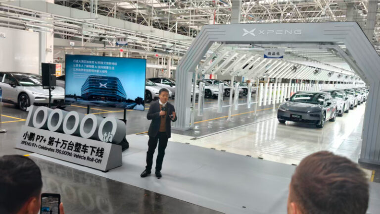 Юбилейный 100‑тысячный Xpeng P7+ сошёл с конвейера в Китае — обновлённая модель начала поступать к владельцам